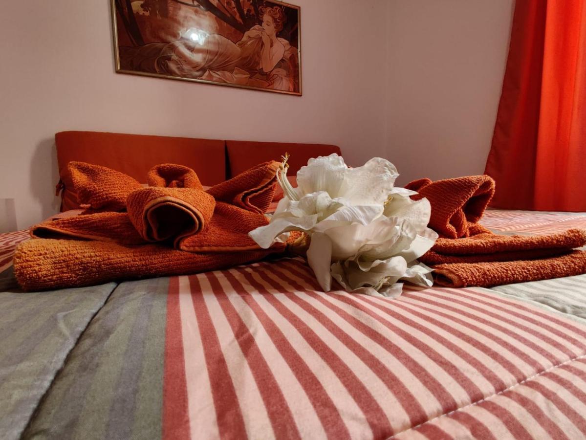 Wow Home - 175 Mq - Posteggio Privato - Davanti Porto Traghetti - Fino A 10 Posti Letto Janov Exteriér fotografie