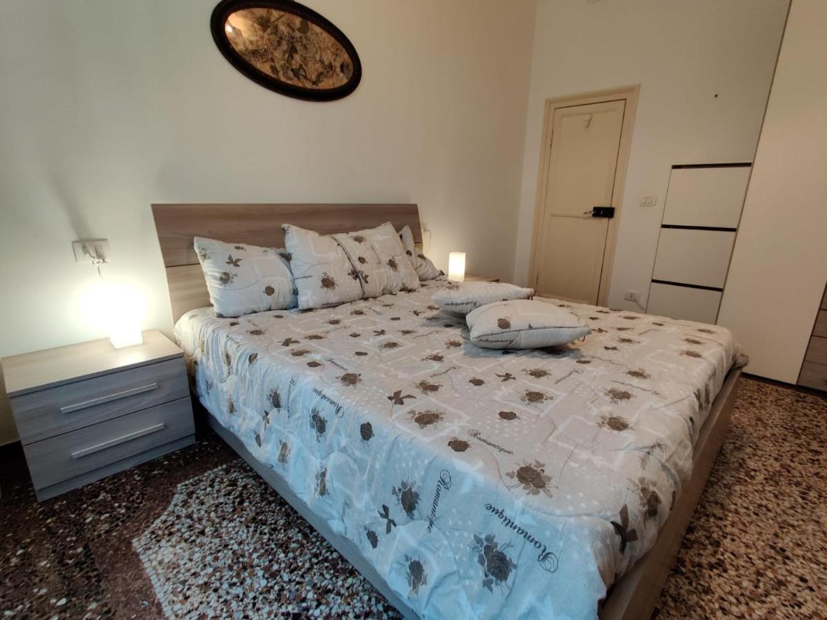 Wow Home - 175 Mq - Posteggio Privato - Davanti Porto Traghetti - Fino A 10 Posti Letto Janov Exteriér fotografie