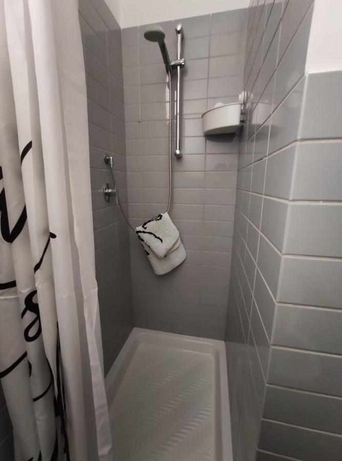 Wow Home - 175 Mq - Posteggio Privato - Davanti Porto Traghetti - Fino A 10 Posti Letto Janov Exteriér fotografie